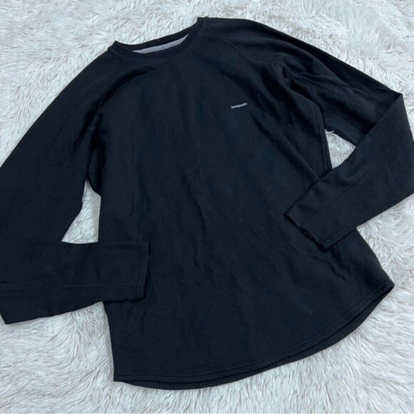 Patagonia Womens black textured king sleeve top - size medium - Picture 1 of 4